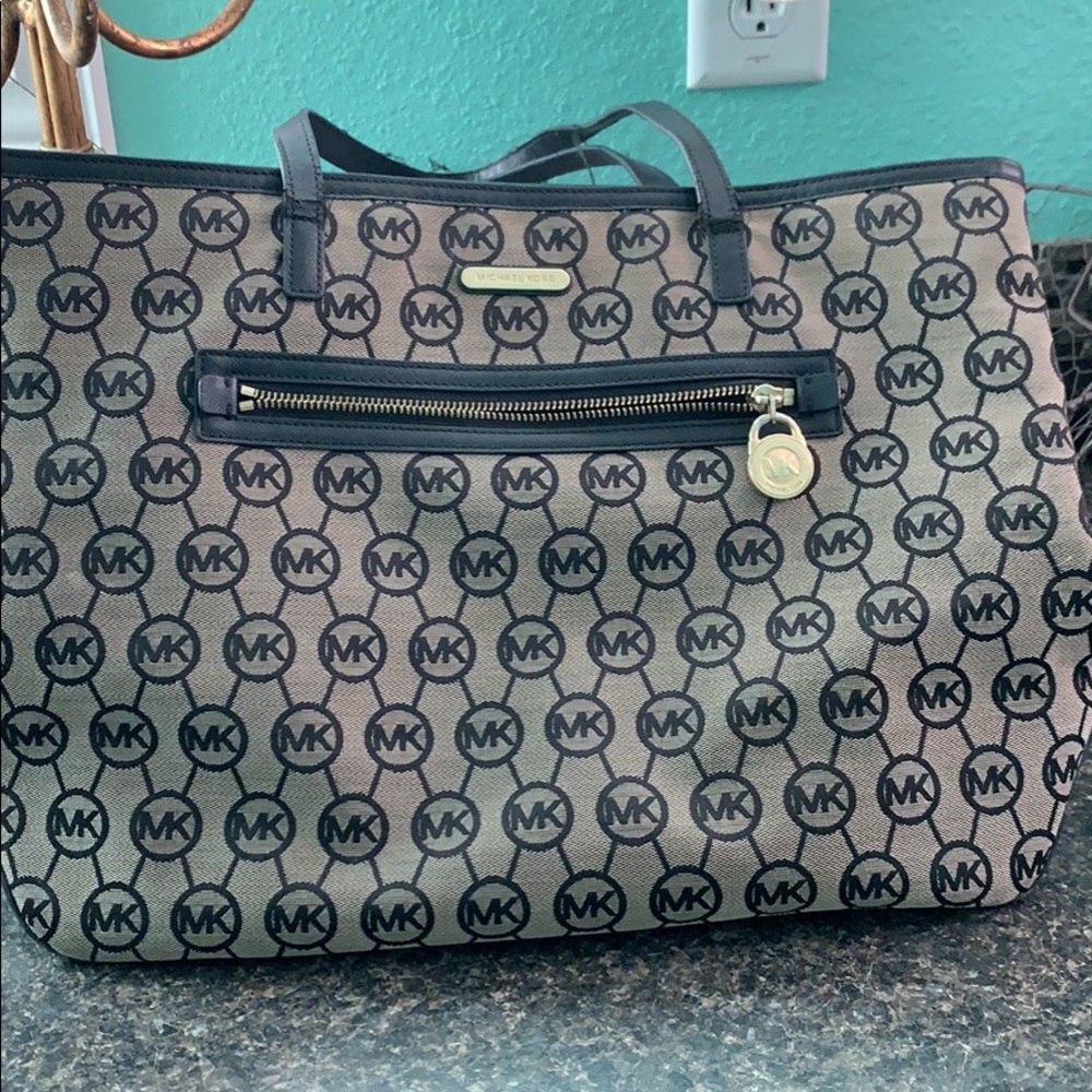 MK large purse